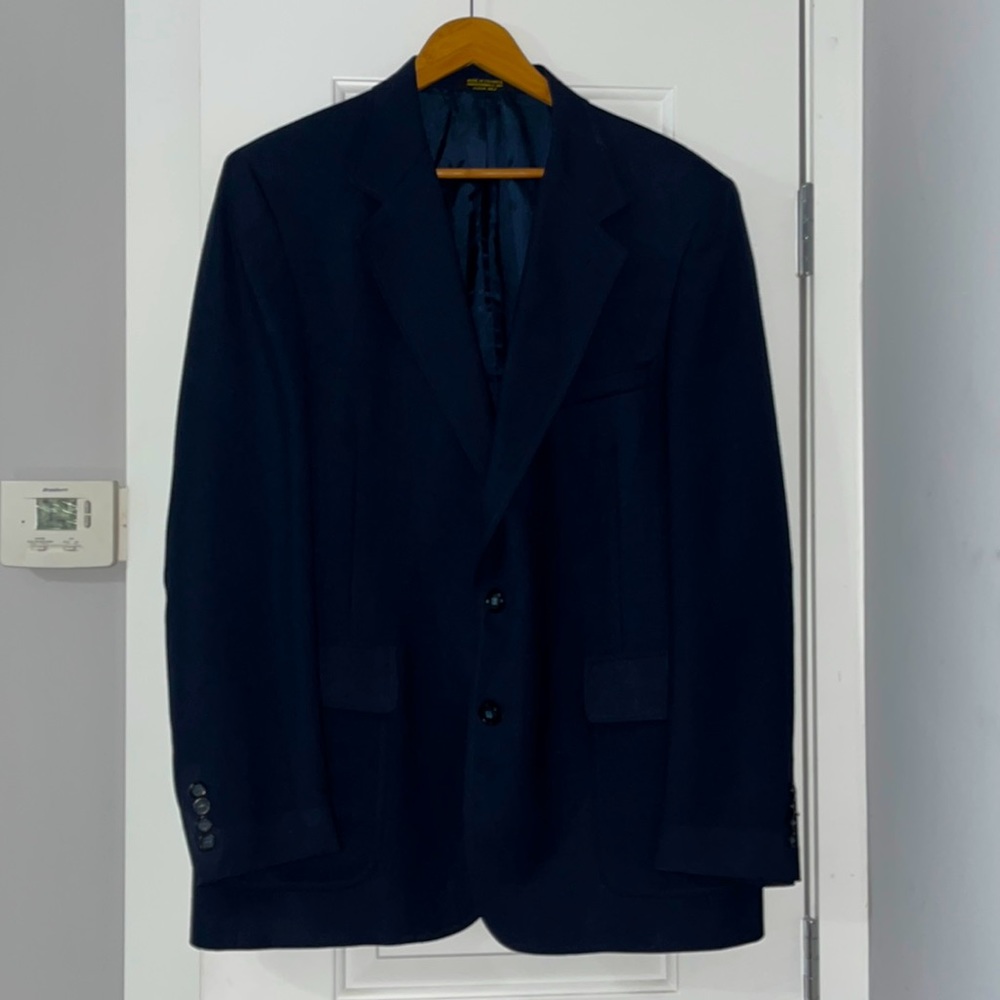 Navy blue men’s sport coat (Large, 42R) with silver/navy Express tie